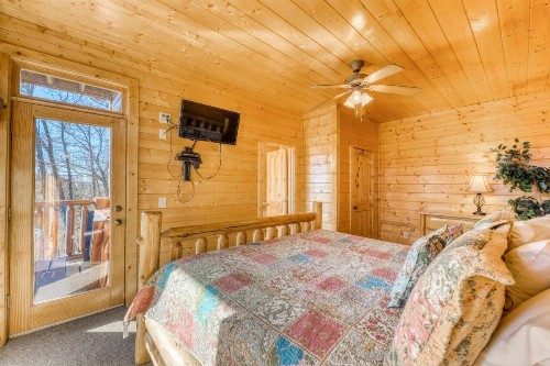 Papa Bears Cabin - image 12
