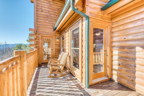 Papa Bears Cabin - image 7