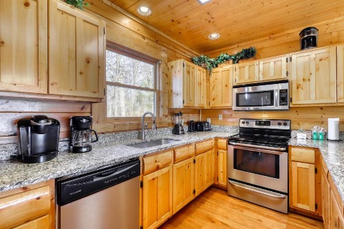 Papa Bears Cabin - image 8
