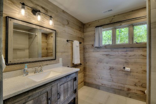 Blackstone Lodge - image 10