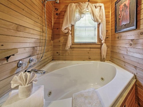 Mountain Rose Pigeon Forge Area Cabin with Hot Tub! - image 2