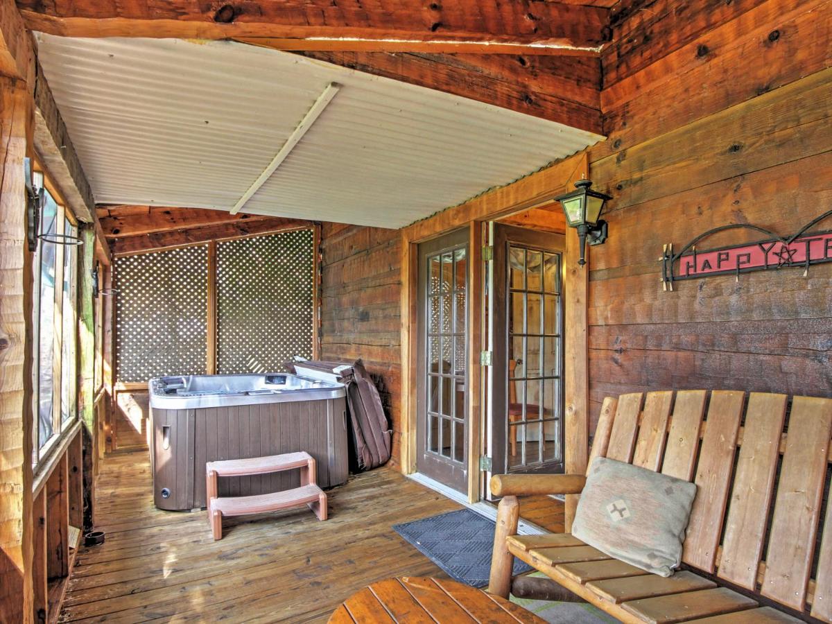 Mountain Rose Pigeon Forge Area Cabin with Hot Tub! - image 3