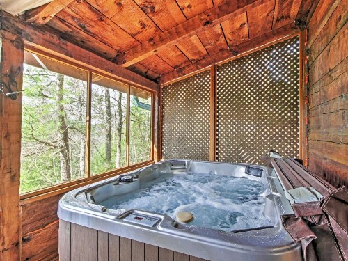 Mountain Rose Pigeon Forge Area Cabin with Hot Tub! - image 5
