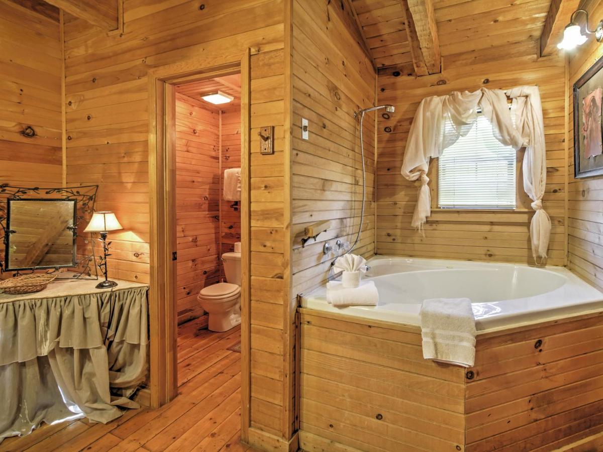Mountain Rose Pigeon Forge Area Cabin with Hot Tub! - image 6
