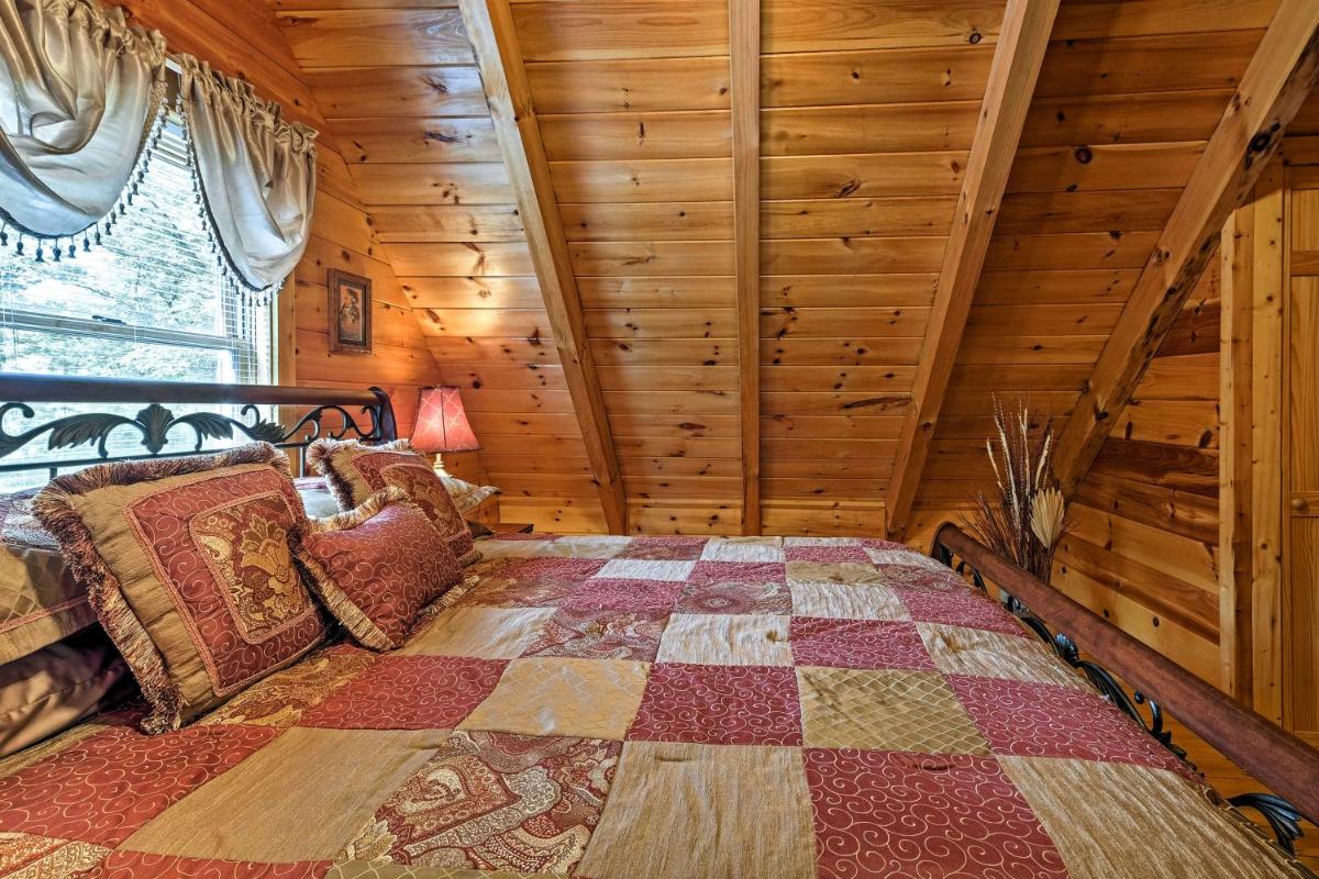 Chillin and Grillin Cabin with Hot Tub 9Mi to Dollywood - image 6