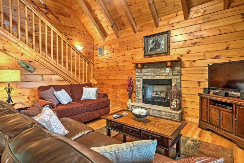 Chillin and Grillin Cabin with Hot Tub 9Mi to Dollywood - image 7