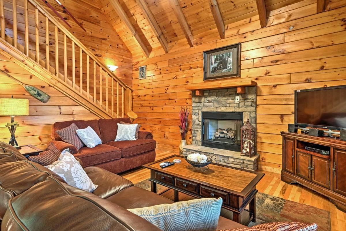 Chillin and Grillin Cabin with Hot Tub 9Mi to Dollywood - image 7