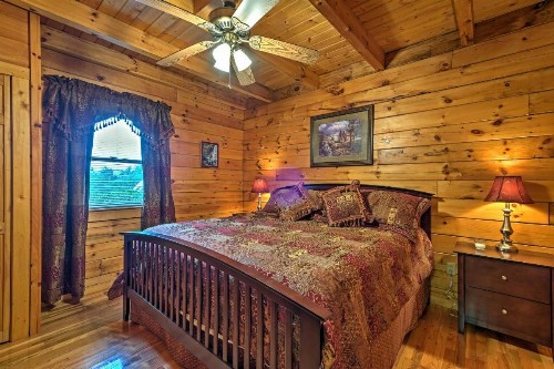 Chillin and Grillin Cabin with Hot Tub 9Mi to Dollywood - image 8