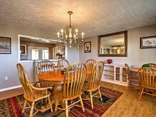Country Charm Luxury Sevierville Home with Hot Tub - image 8