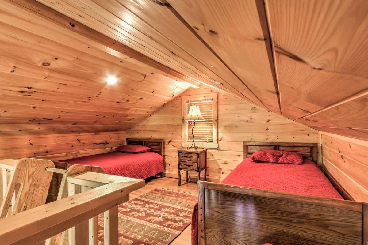 Private Sevierville Cabin with Mountain Views and Loft - image 6