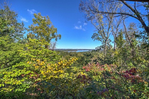 Douglas Lake-View Cabin with Hot Tub and L-Shaped Porch Tennessee