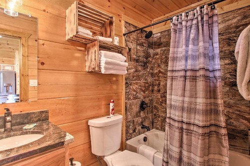 Smoky Mtn Log Cabin with Hot Tub and Panoramic Views! - image 11