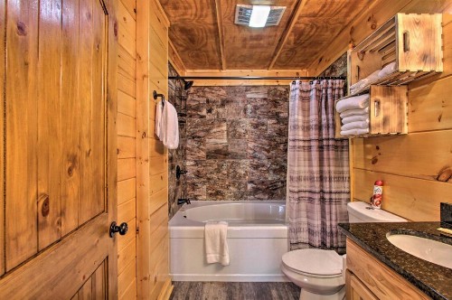 Smoky Mtn Log Cabin with Hot Tub and Panoramic Views! - image 6