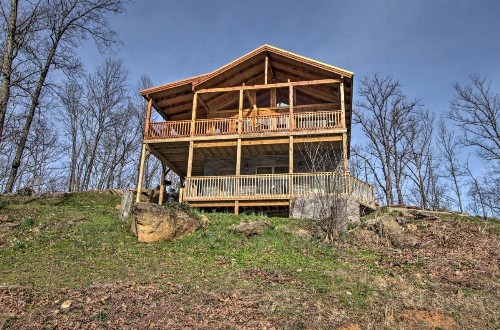Smoky Mtn Log Cabin with Hot Tub and Panoramic Views! - image 9