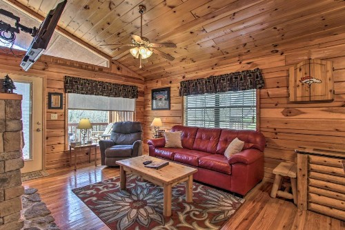 Hidden Springs Cabin with Hot Tub 2 Mi to Dollywood! - image 4