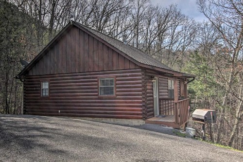 Hidden Springs Cabin with Hot Tub 2 Mi to Dollywood! - image 6