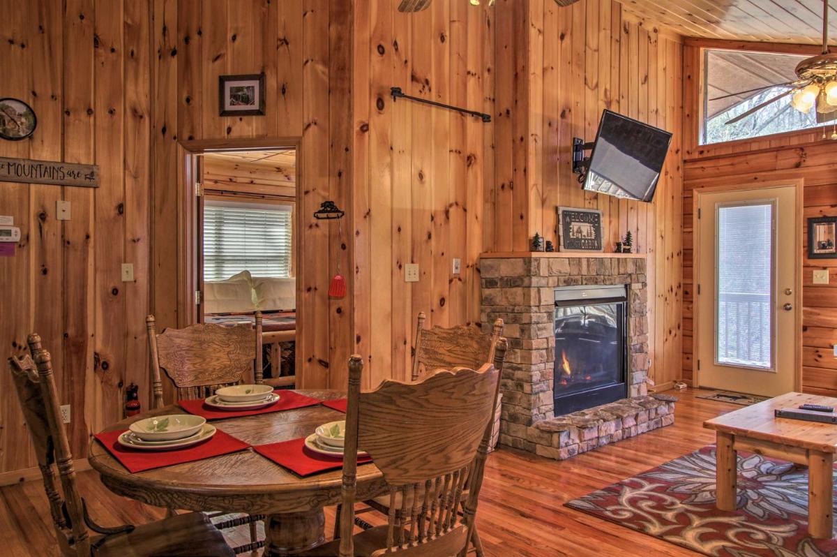 Hidden Springs Cabin with Hot Tub 2 Mi to Dollywood! - image 7