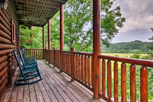 Mountain Paws Retreat with Hot Tub in Pigeon Forge! - image 9