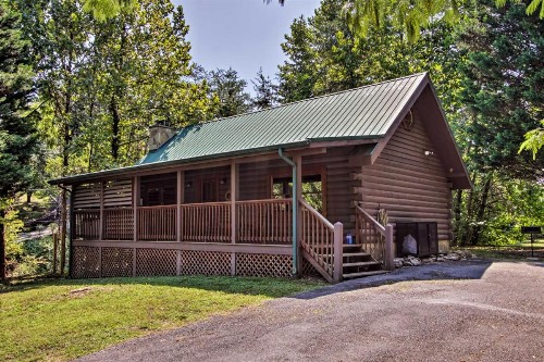 Explore Pigeon Forge Charming Cabin with Hot Tub!