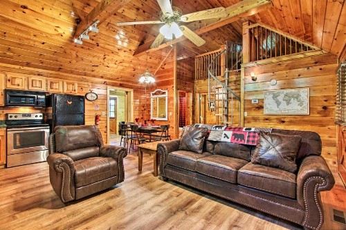 Explore Pigeon Forge Charming Cabin with Hot Tub! - image 10