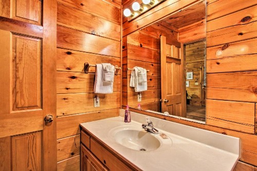 Explore Pigeon Forge Charming Cabin with Hot Tub! - image 12
