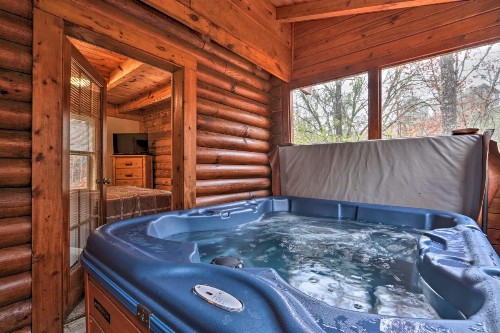 Family Cabin with Hot Tub about 4 Mi to Dollywood! - image 5