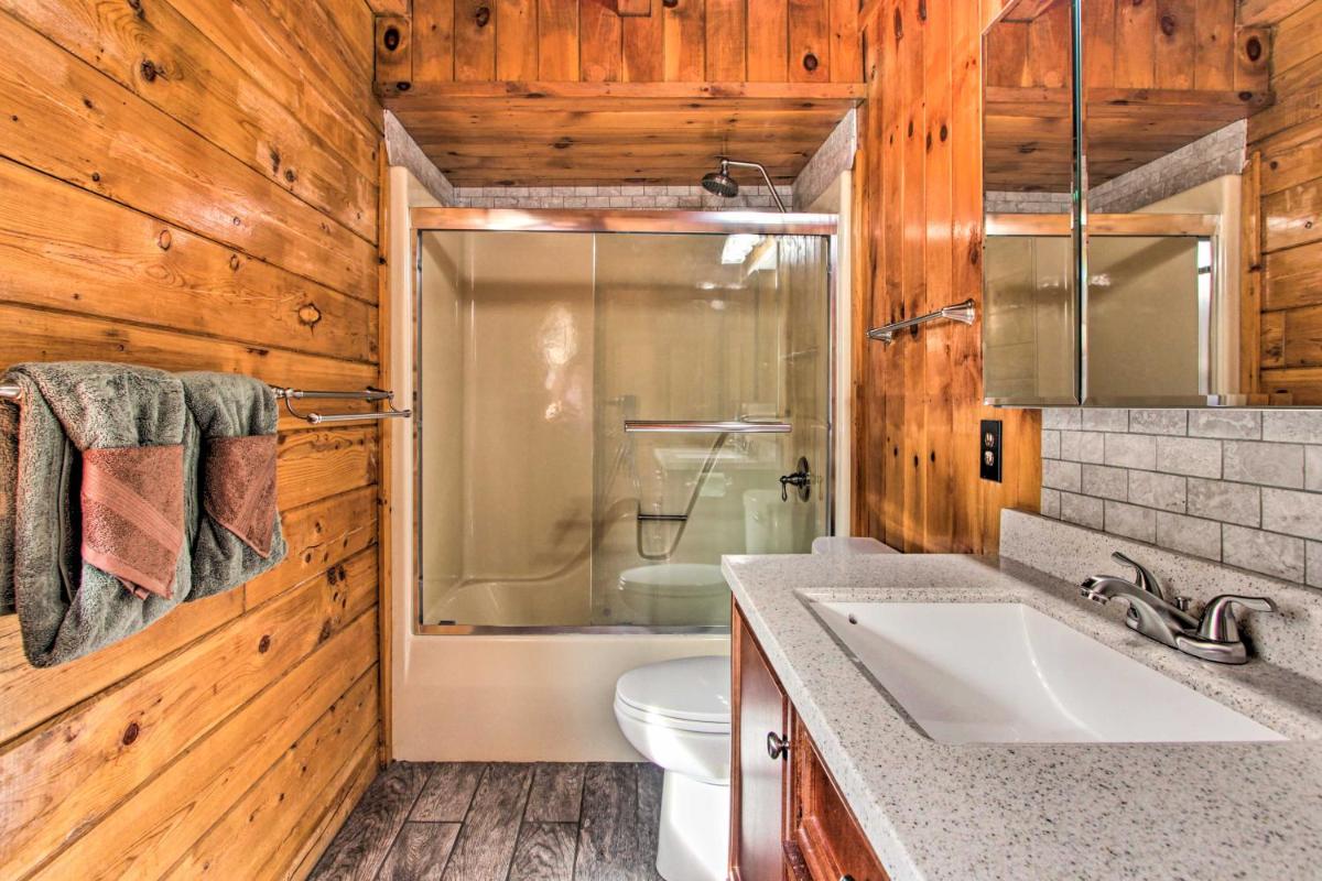 Rustic Log Cabin with Screened Deck 8Mi to Dollywood - image 6