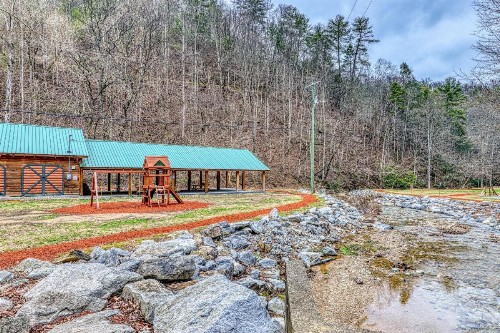 Black Bear Lodge - image 8