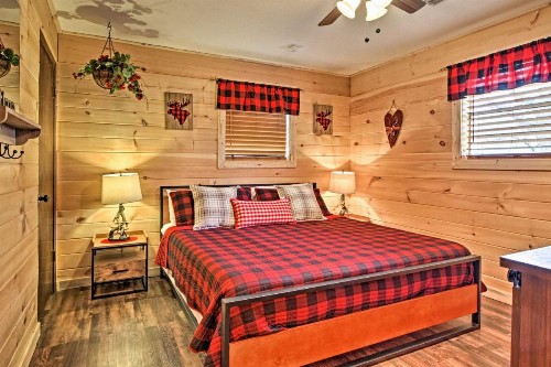Red Moose Lodge Mtn Getaway with Hot Tub and Deck! - image 10