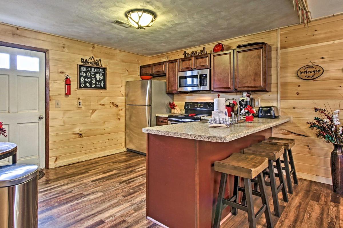 Red Moose Lodge Mtn Getaway with Hot Tub and Deck! - image 6