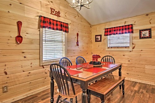 Red Moose Lodge Mtn Getaway with Hot Tub and Deck! - image 9