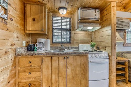 Calvery Cabin - image 7