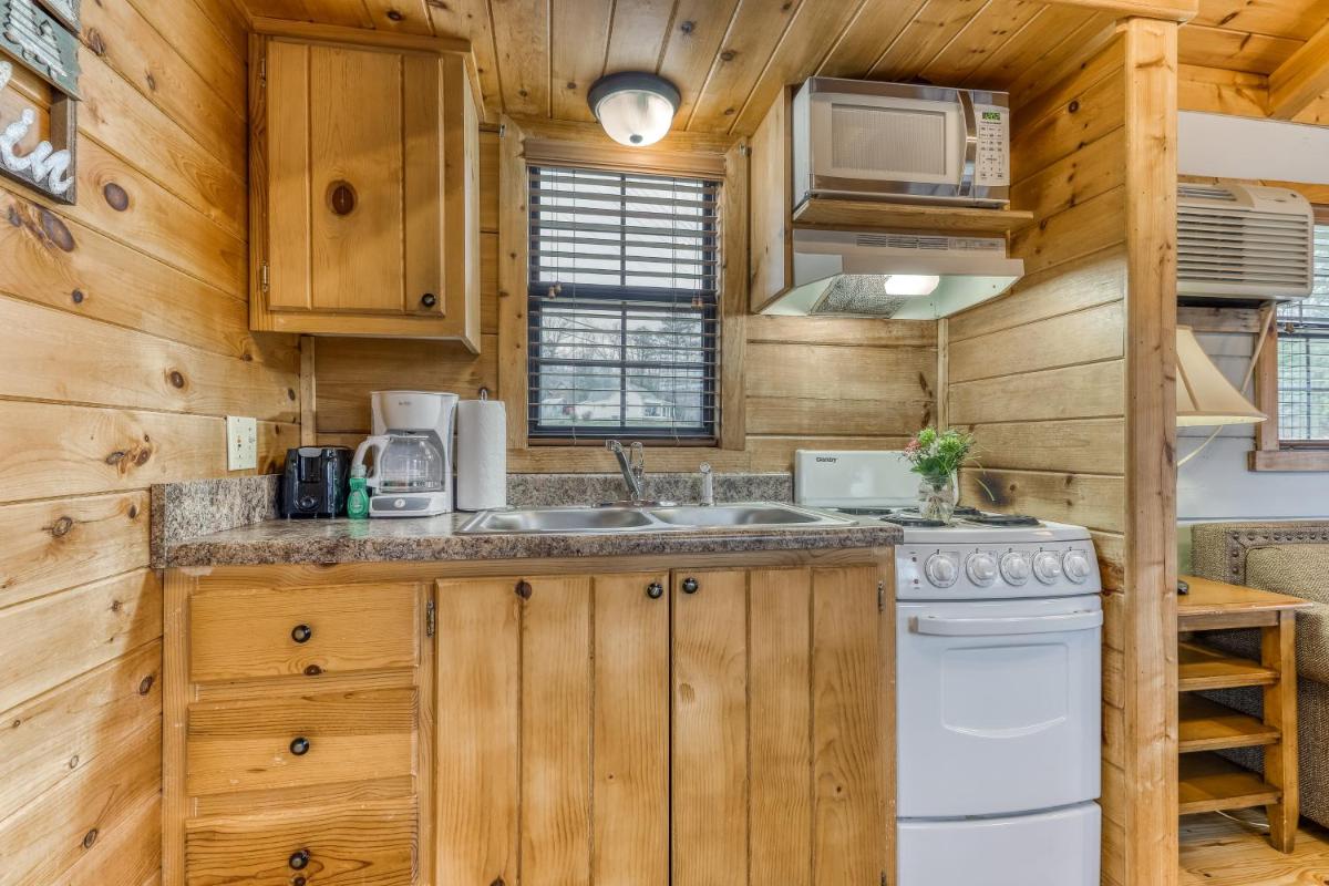Calvery Cabin - image 7