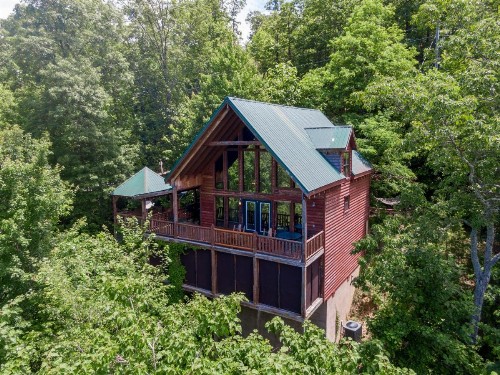 Shagbark Outdoor Oasis: Stunning Views Hot Tub and More!