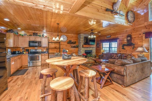 SmokyStays Bears Den Cabin - image 2