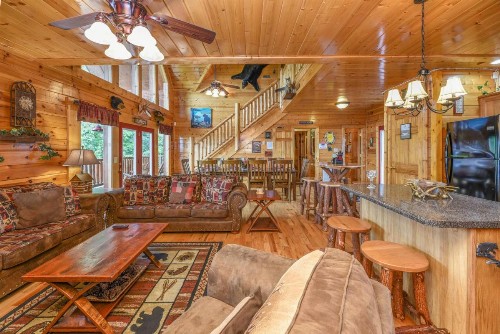 SmokyStays Bears Den Cabin - image 5