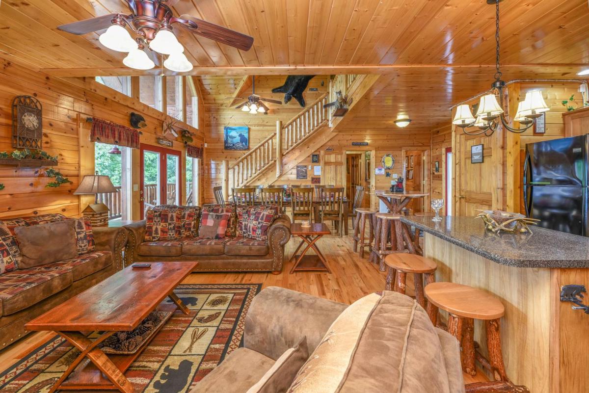 SmokyStays Bears Den Cabin - image 5