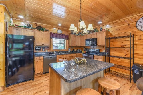 SmokyStays Bears Den Cabin - image 6