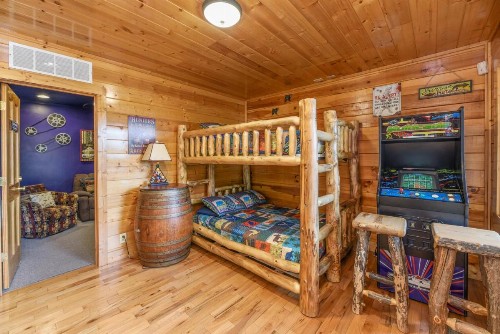 SmokyStays Bears Den Cabin - image 8
