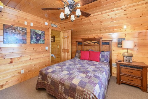 SmokyStays Bears Den Cabin - image 9