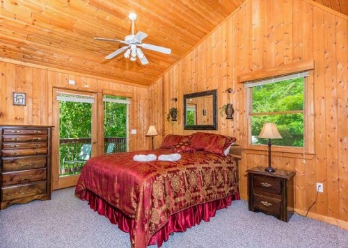Smoky Waters Luxury Chalet - image 11