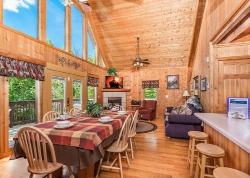 Smoky Waters Luxury Chalet - image 4