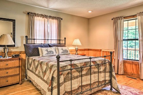 Log Cabin with Multi-Level Deck - 5 Mi to Dollywood! - image 8