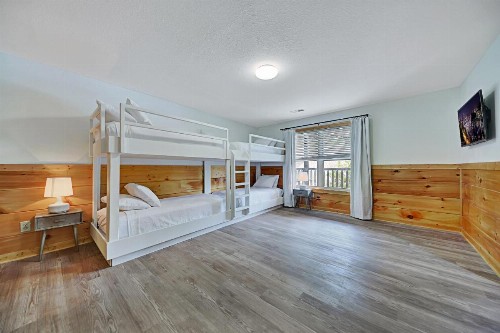 Spectacular Cabin Amazing Views Hot Tub Games BBQ and Community Pool Access Pets Welcome - image 8