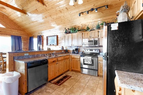 Mountain Top View Retreat - image 5
