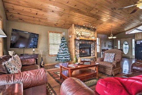 Riversong Ridge Cabin with Hot Tub Game Room