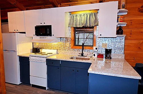Songbird 1 Bedroom Honeymoon Cabin - image 11