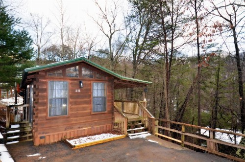 Songbird 1 Bedroom Honeymoon Cabin - image 4