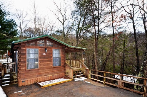 Songbird 1 Bedroom Honeymoon Cabin - image 5