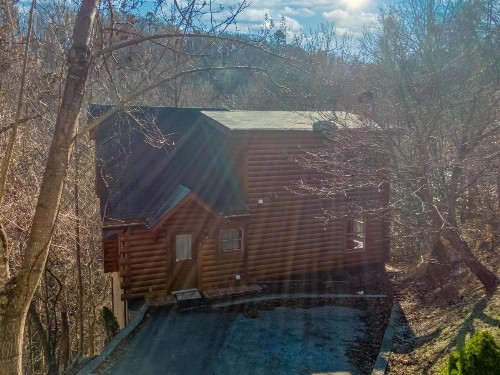 Eden's Way Retreat Pool Table Heart Shaped Jetted Jacuzzi Located close to Pigeon Forge Gatlinburg - image 1